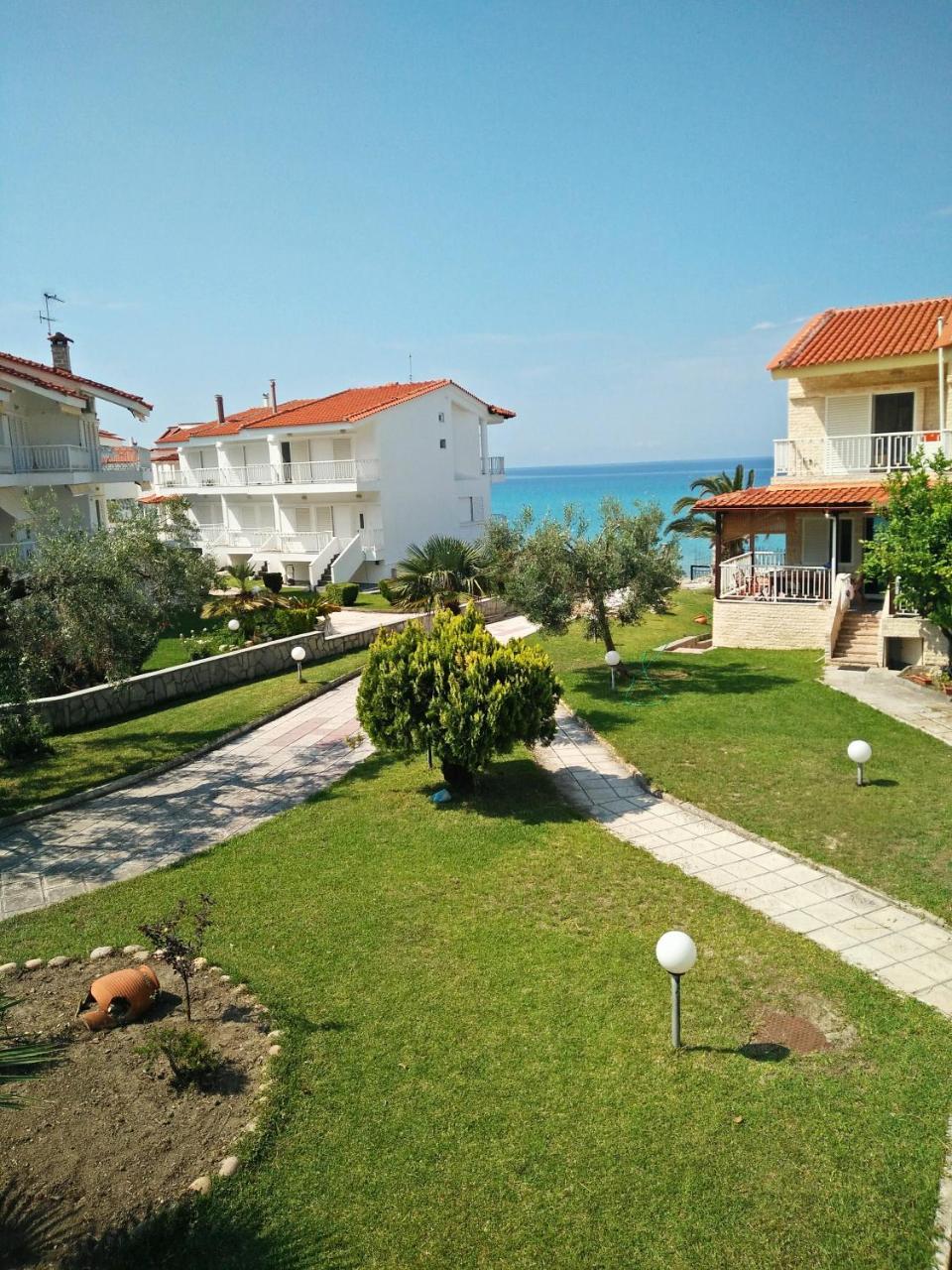 Aello Sea-Seafront Apartments Szkála Fúrkasz Kültér fotó