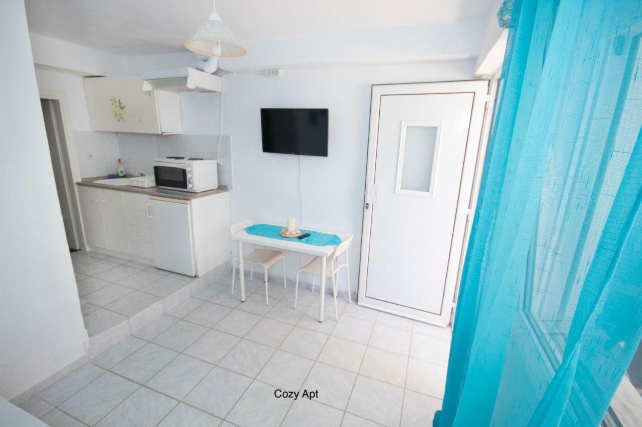 Aello Sea-Seafront Apartments Szkála Fúrkasz Kültér fotó